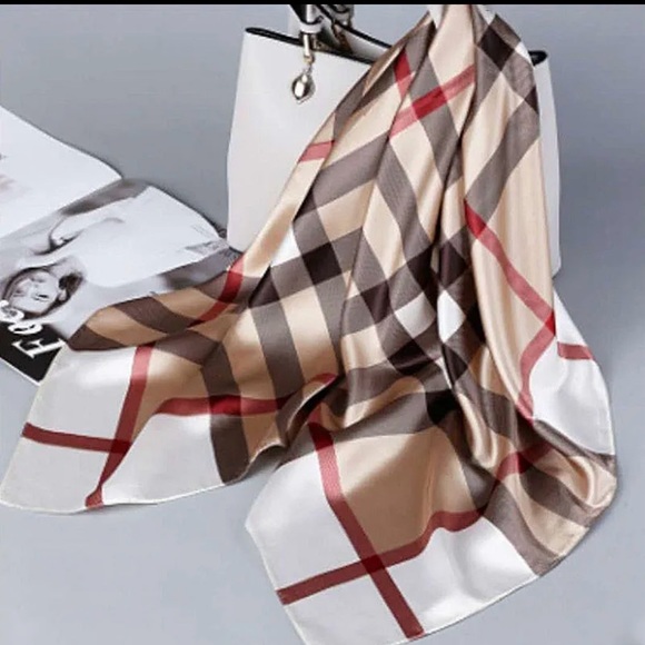 High quality head and neck scarf 🧣 - Picture 2 of 3